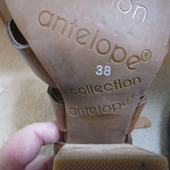 ANTELOPE COLLECTION Tan Leather SCALLOPED Block Heel SANDALS SZ 38 / 7-7.5 - Picture 7 of 8